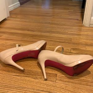 Signature Elisha Nude heels with pink sole